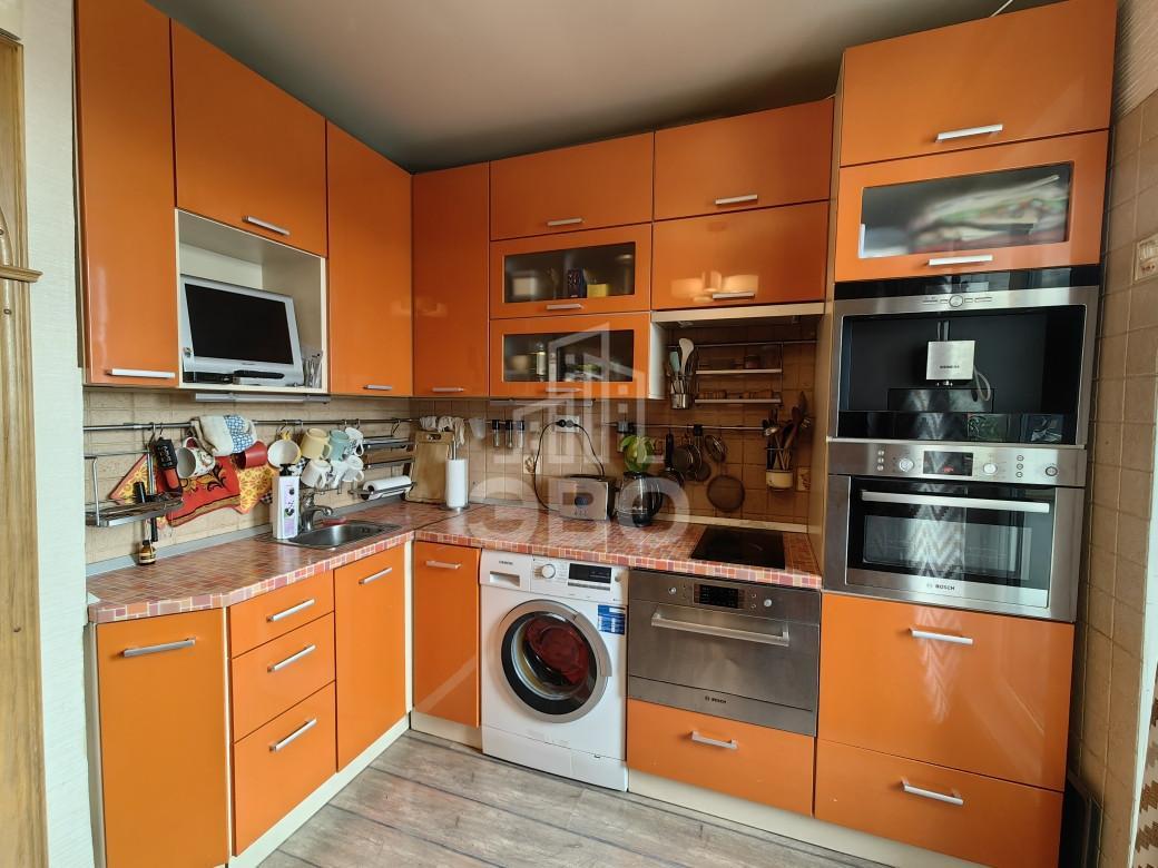 трехкомнатная квартира в Санкт-Петербурге по адресу: Кораблестроителей ул., 37, литера В