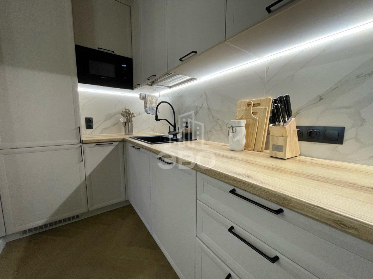 трехкомнатная квартира в Санкт-Петербурге по адресу: Вазаский пер., 3