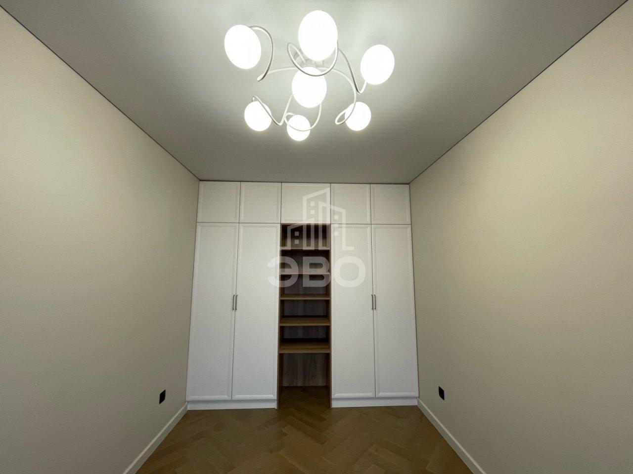 трехкомнатная квартира в Санкт-Петербурге по адресу: Вазаский пер., 3