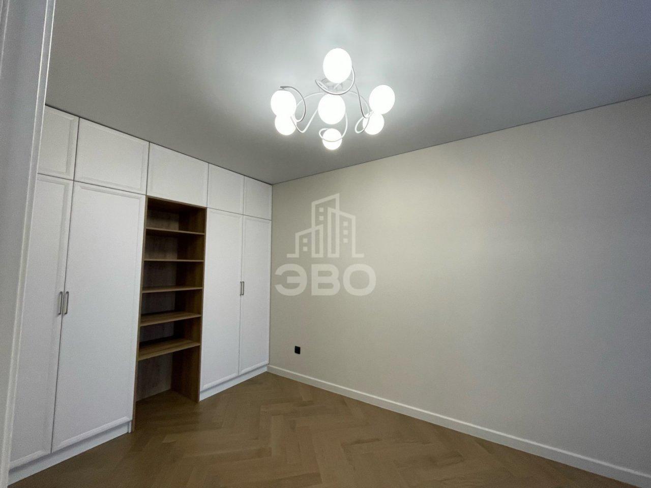 трехкомнатная квартира в Санкт-Петербурге по адресу: Вазаский пер., 3