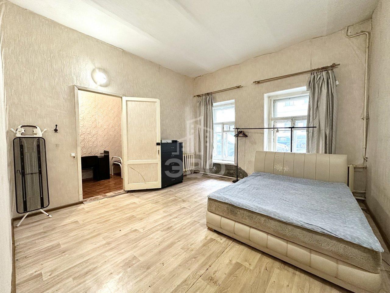 трехкомнатная квартира в Санкт-Петербурге по адресу: 15-я В.О. линия, 74