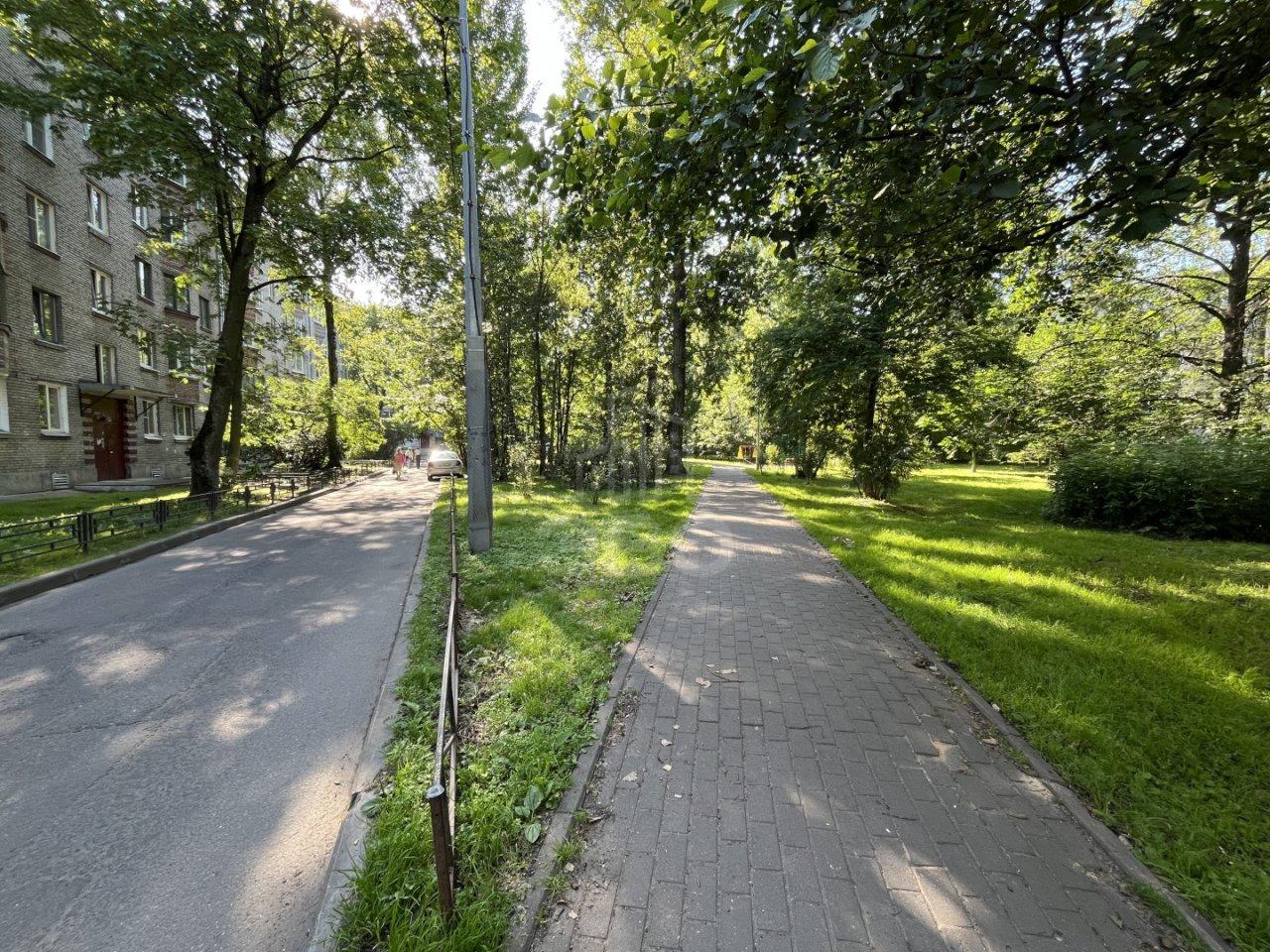 трехкомнатная квартира в Санкт-Петербурге по адресу: Наличная ул., 39, к 1