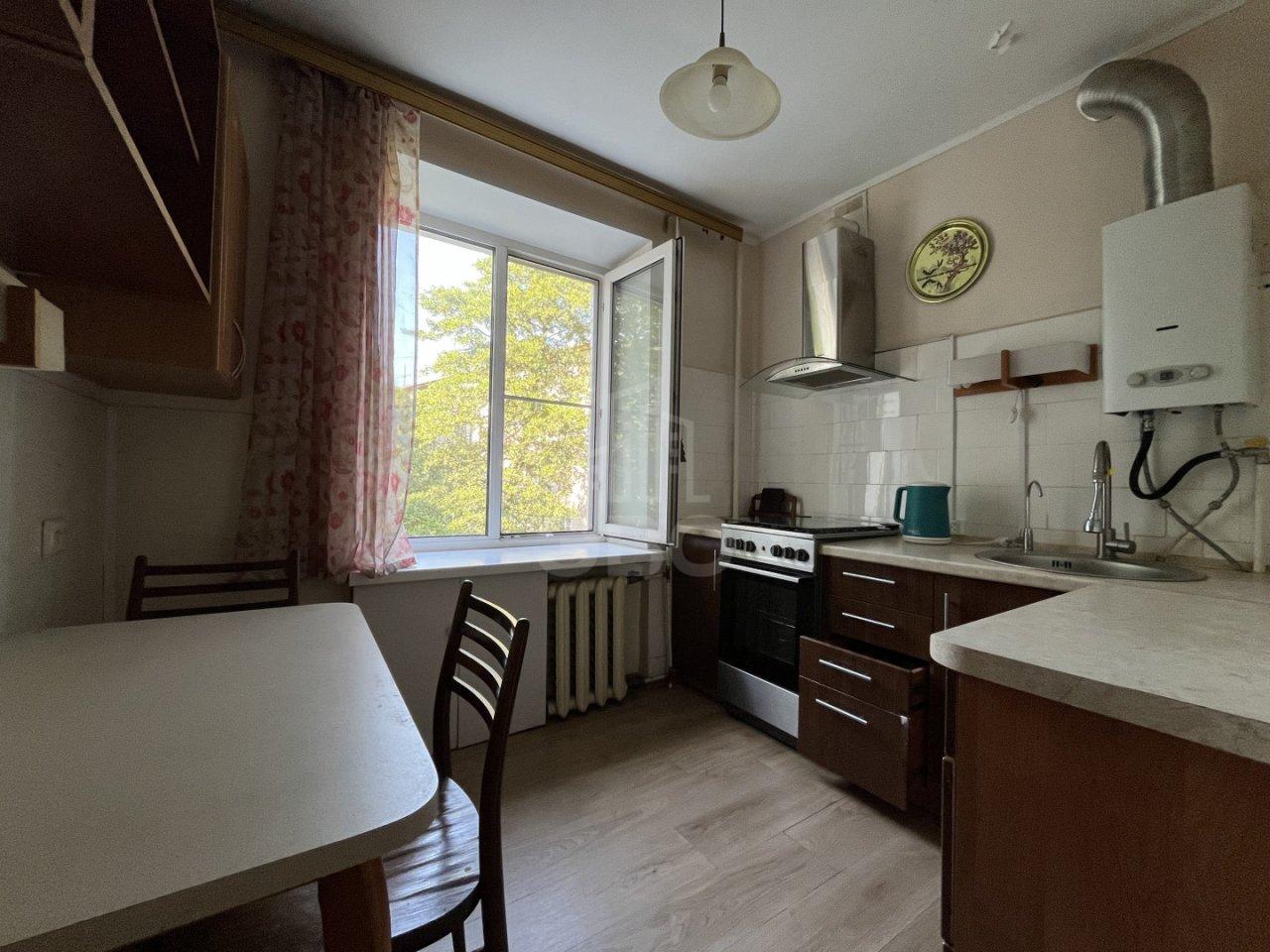 трехкомнатная квартира в Санкт-Петербурге по адресу: Наличная ул., 39, к 1