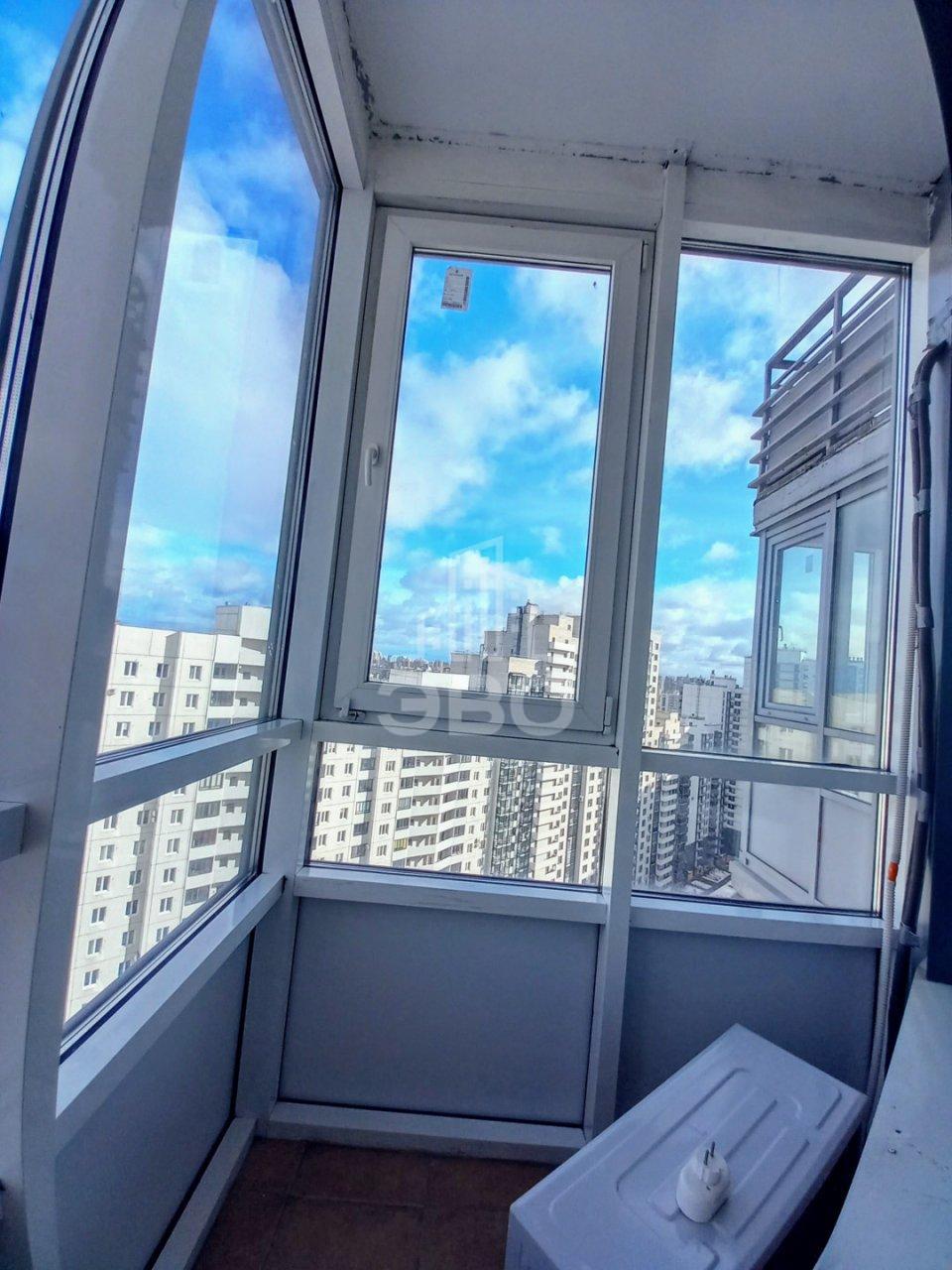 трехкомнатная квартира в Санкт-Петербурге по адресу: Выборгское ш., 15