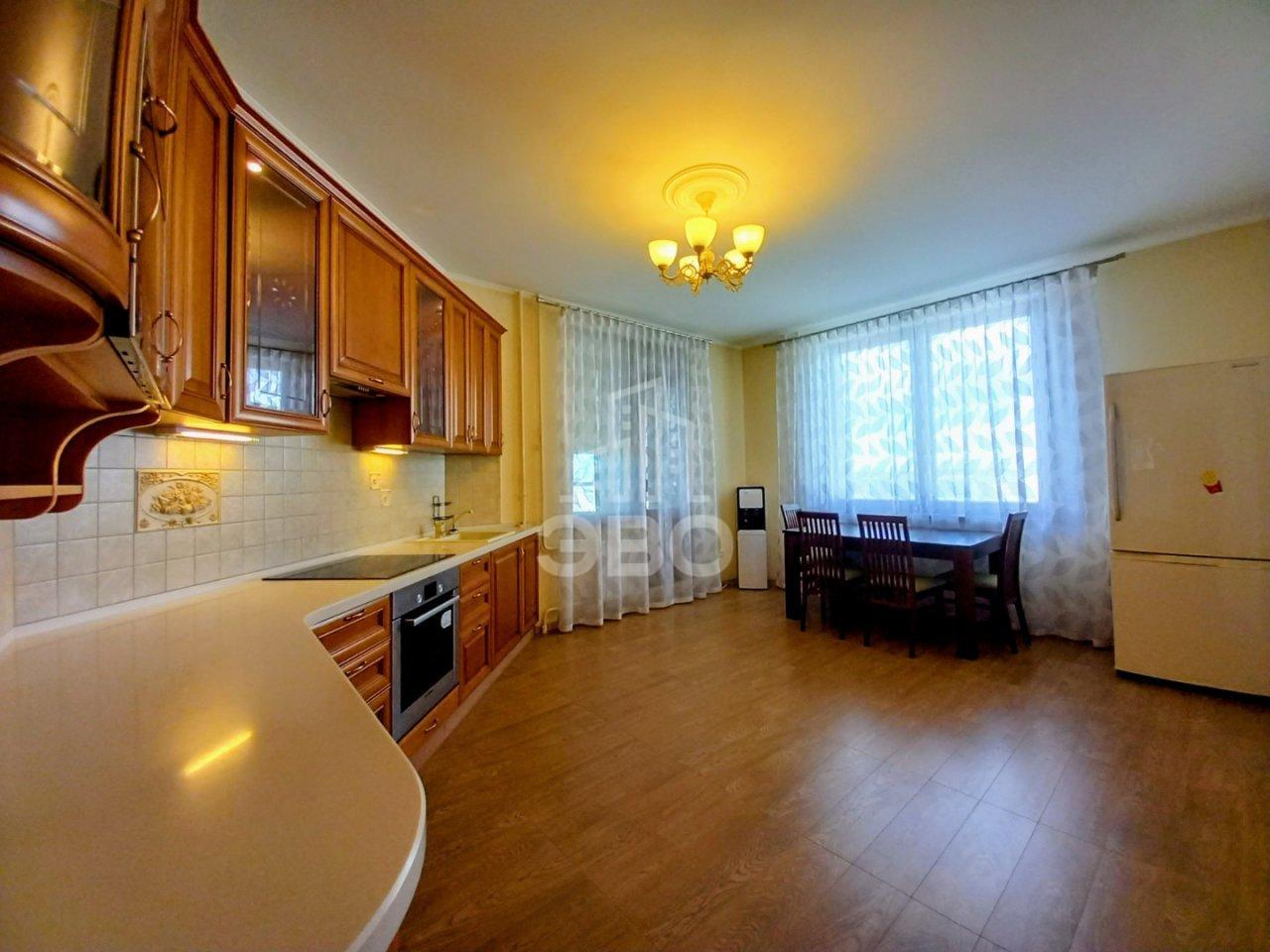 трехкомнатная квартира в Санкт-Петербурге по адресу: Выборгское ш., 15