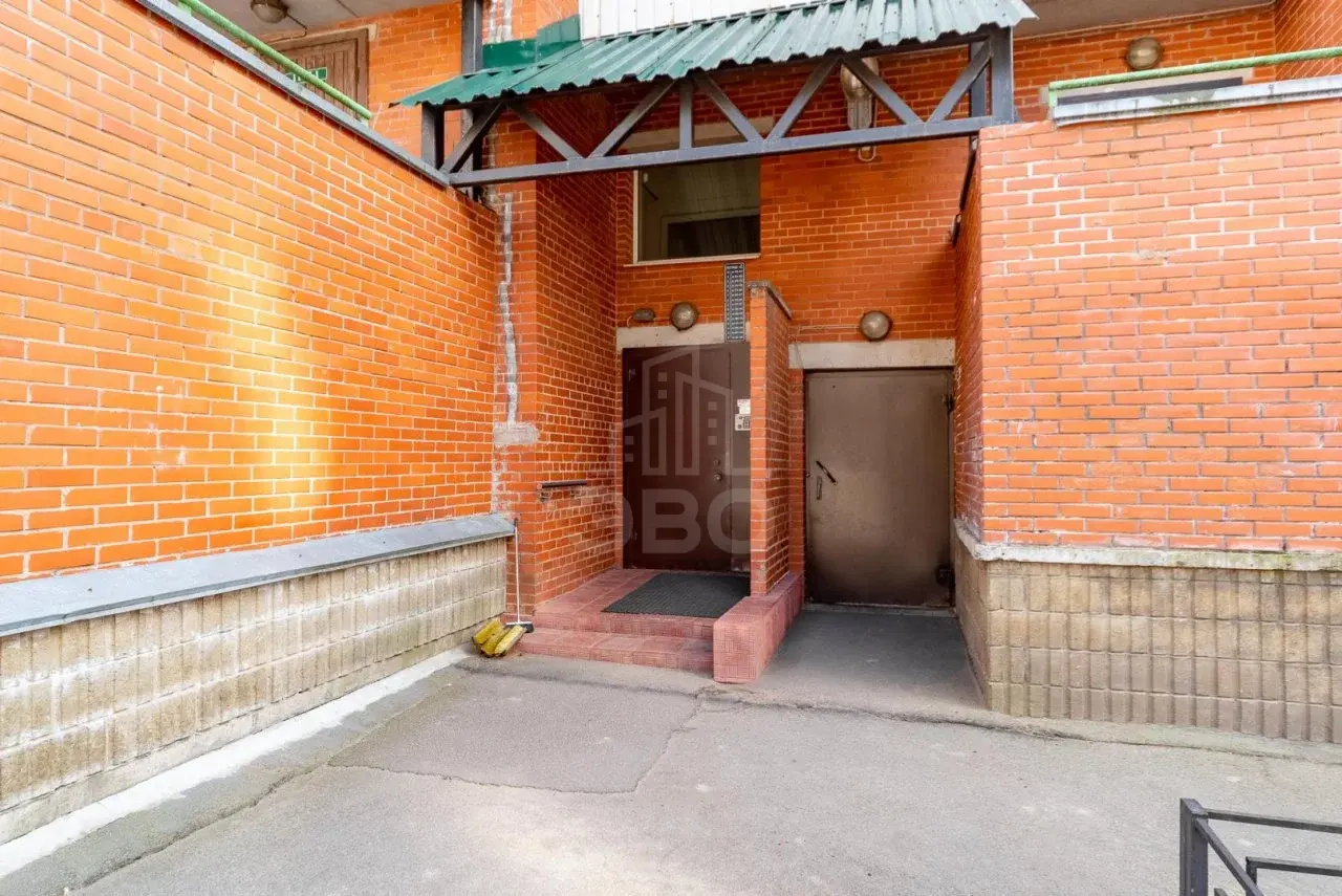 трехкомнатная квартира в Санкт-Петербурге по адресу: Гаврская ул., 15