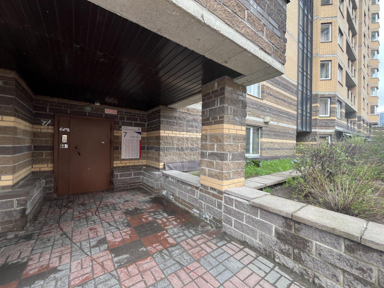 однокомнатная квартира в Санкт-Петербурге по адресу: Фёдора Абрамова ул., 8