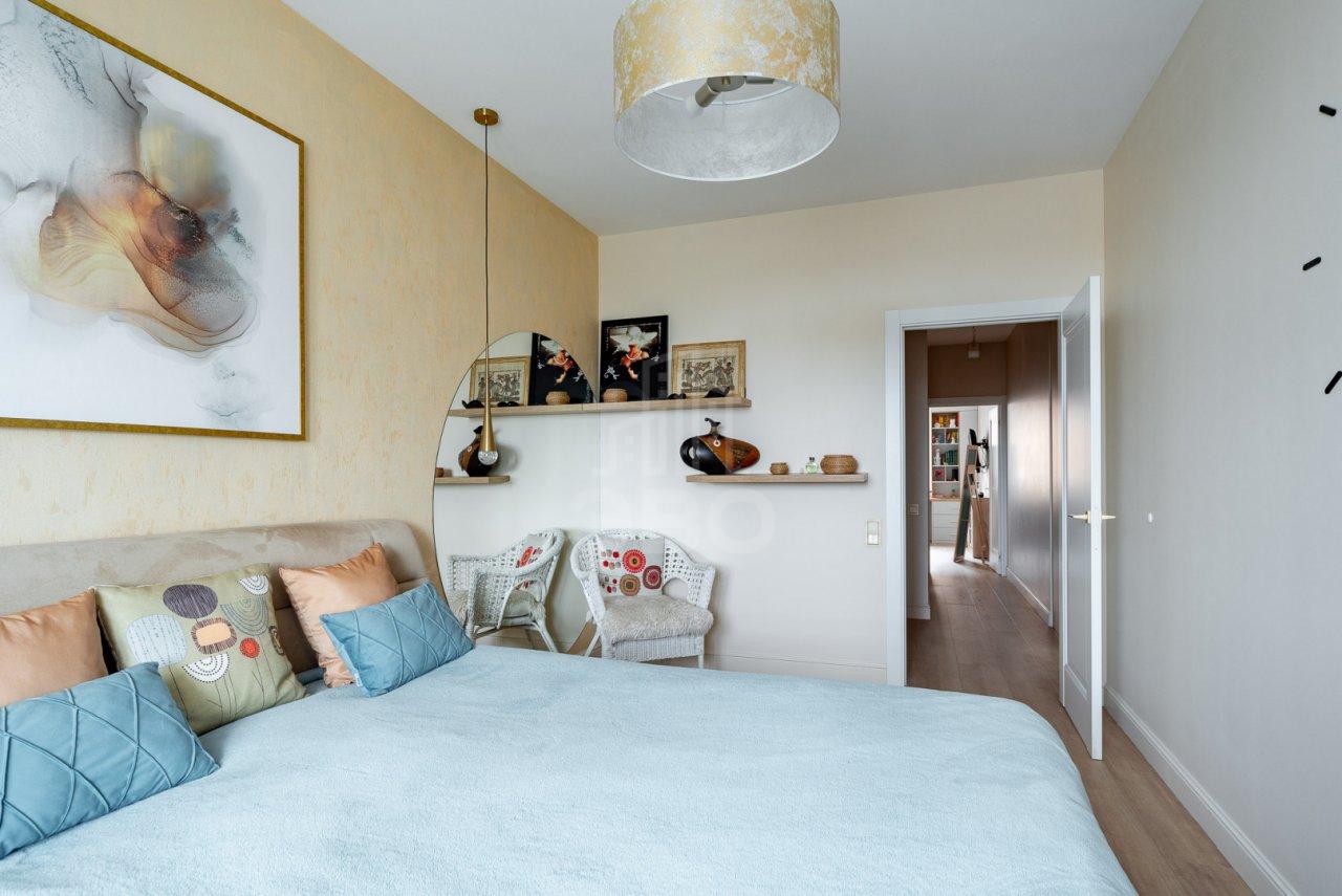 трехкомнатная квартира в Санкт-Петербурге по адресу: Богатырский проспект, 2а, строение 1