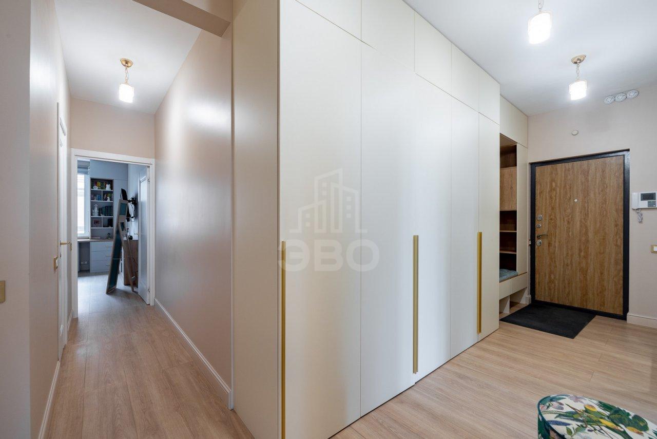 трехкомнатная квартира в Санкт-Петербурге по адресу: Богатырский проспект, 2а, строение 1