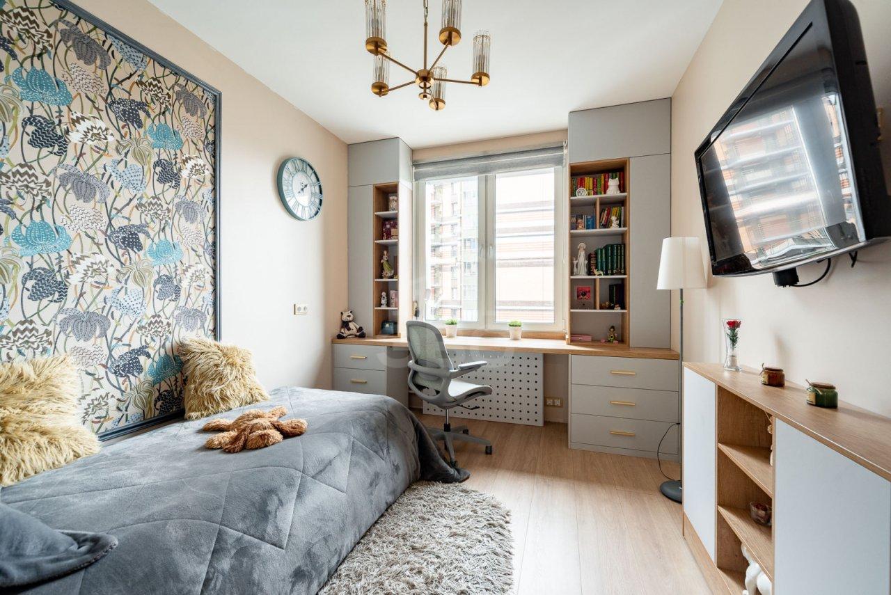 трехкомнатная квартира в Санкт-Петербурге по адресу: Богатырский проспект, 2а, строение 1