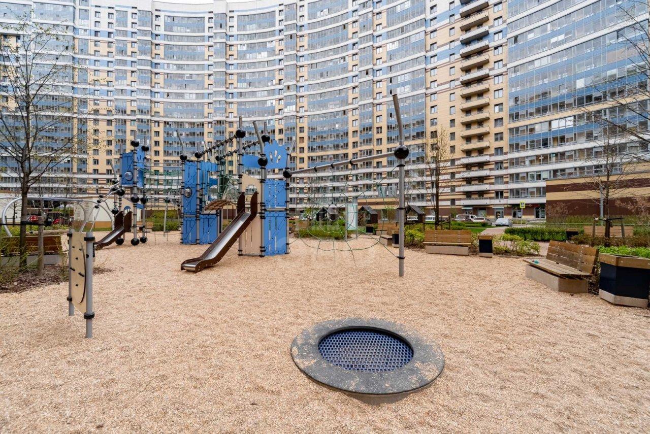 трехкомнатная квартира в Санкт-Петербурге по адресу: Богатырский проспект, 2а, строение 1