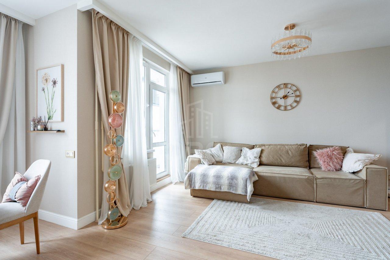 трехкомнатная квартира в Санкт-Петербурге по адресу: Богатырский проспект, 2а, строение 1