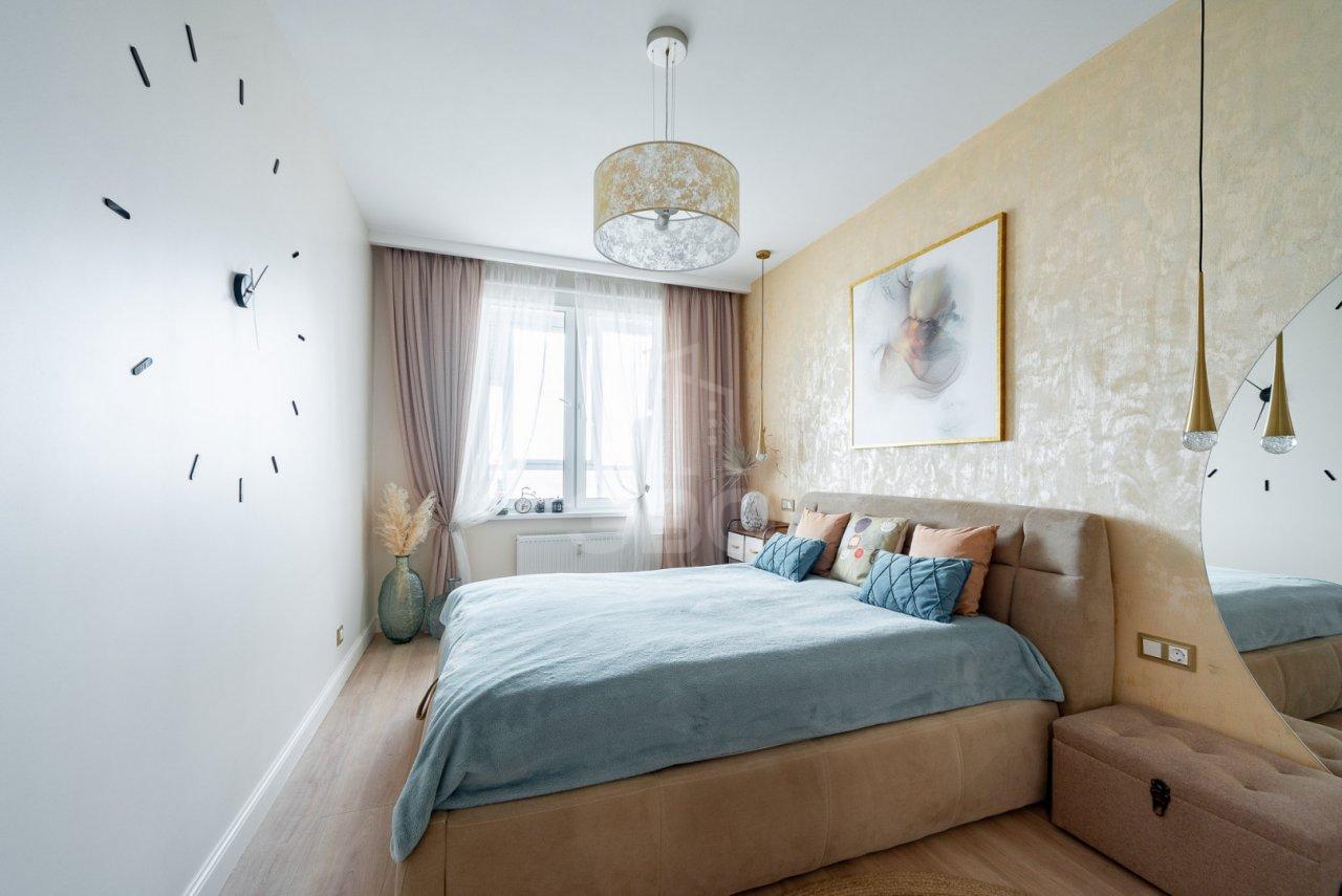 трехкомнатная квартира в Санкт-Петербурге по адресу: Богатырский проспект, 2а, строение 1