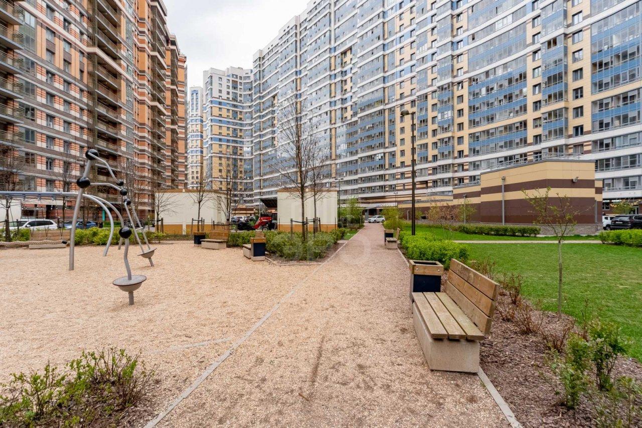 трехкомнатная квартира в Санкт-Петербурге по адресу: Богатырский проспект, 2а, строение 1