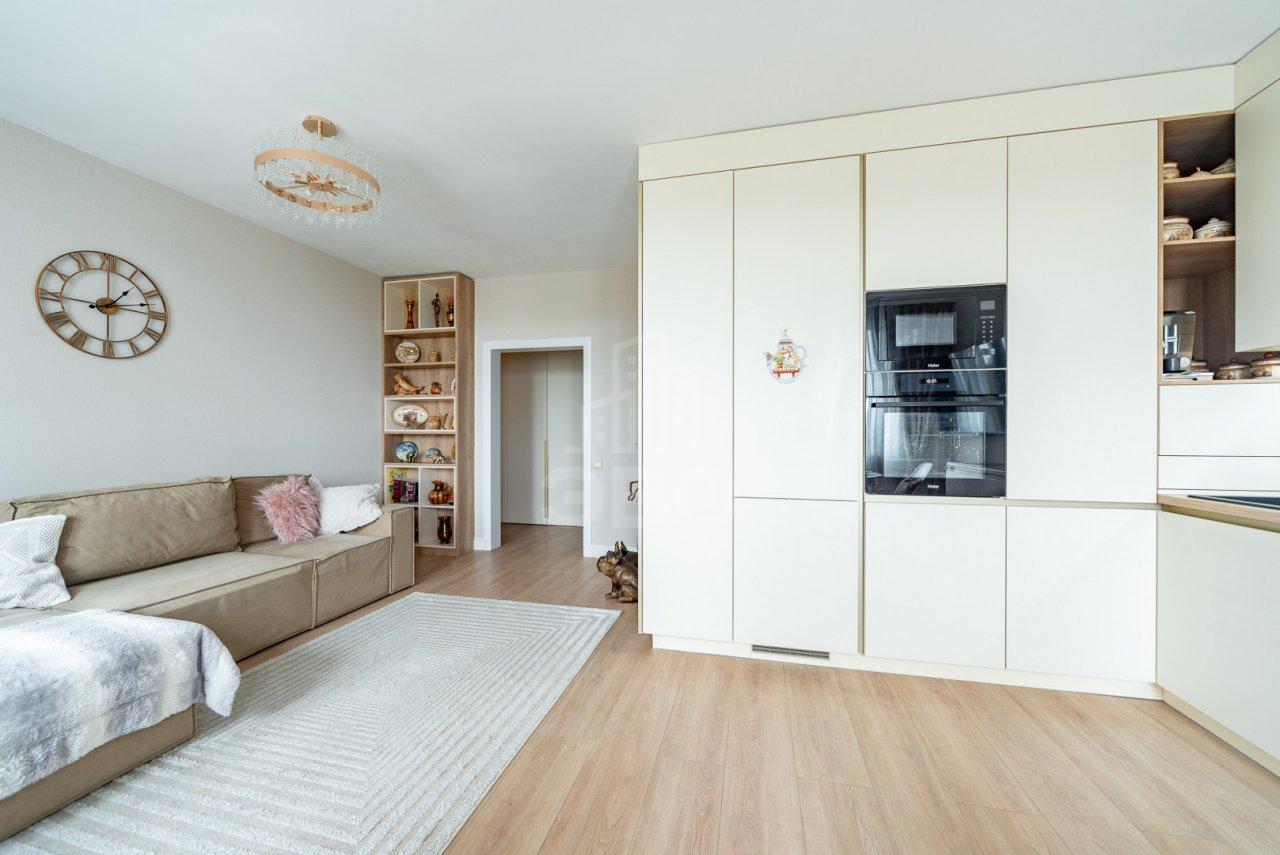 трехкомнатная квартира в Санкт-Петербурге по адресу: Богатырский проспект, 2а, строение 1