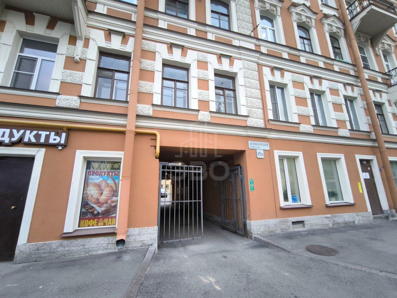 четырехкомнатная квартира в Санкт-Петербурге по адресу: Нейшлотский пер., 15Б