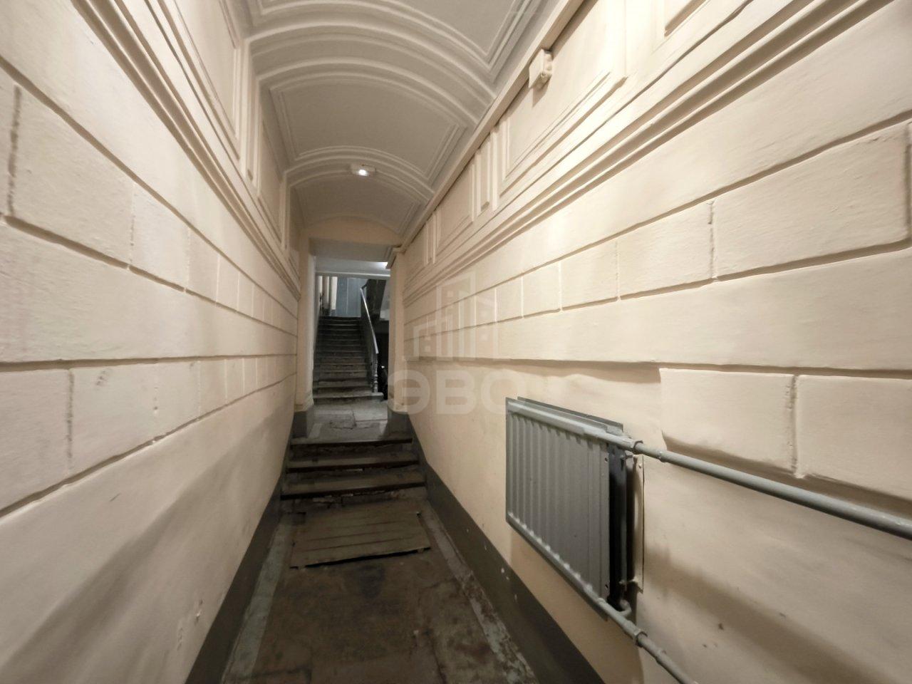 четырехкомнатная квартира в Санкт-Петербурге по адресу: Нейшлотский пер., 15Б