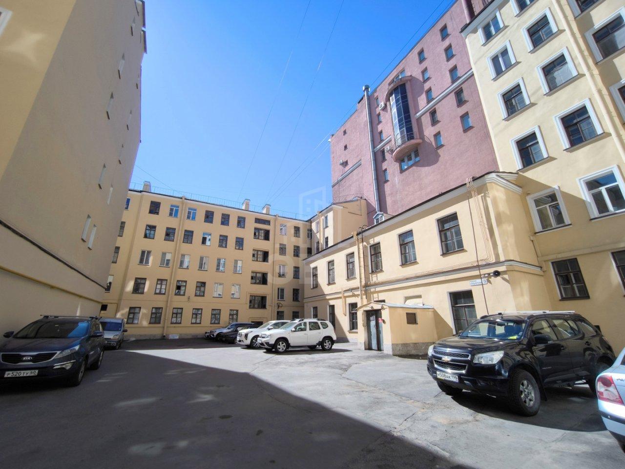 четырехкомнатная квартира в Санкт-Петербурге по адресу: Нейшлотский пер., 15Б