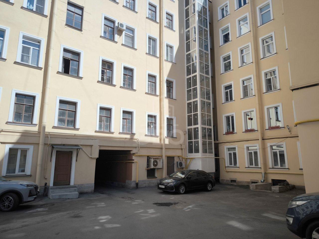 четырехкомнатная квартира в Санкт-Петербурге по адресу: Нейшлотский пер., 15Б