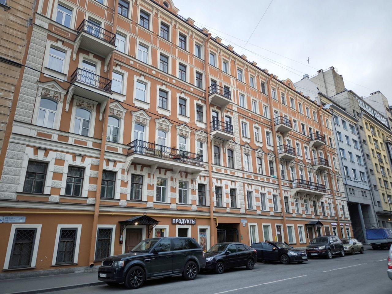 четырехкомнатная квартира в Санкт-Петербурге по адресу: Нейшлотский пер., 15Б