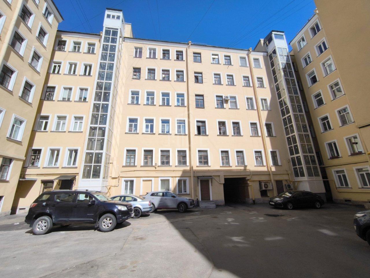 четырехкомнатная квартира в Санкт-Петербурге по адресу: Нейшлотский пер., 15Б