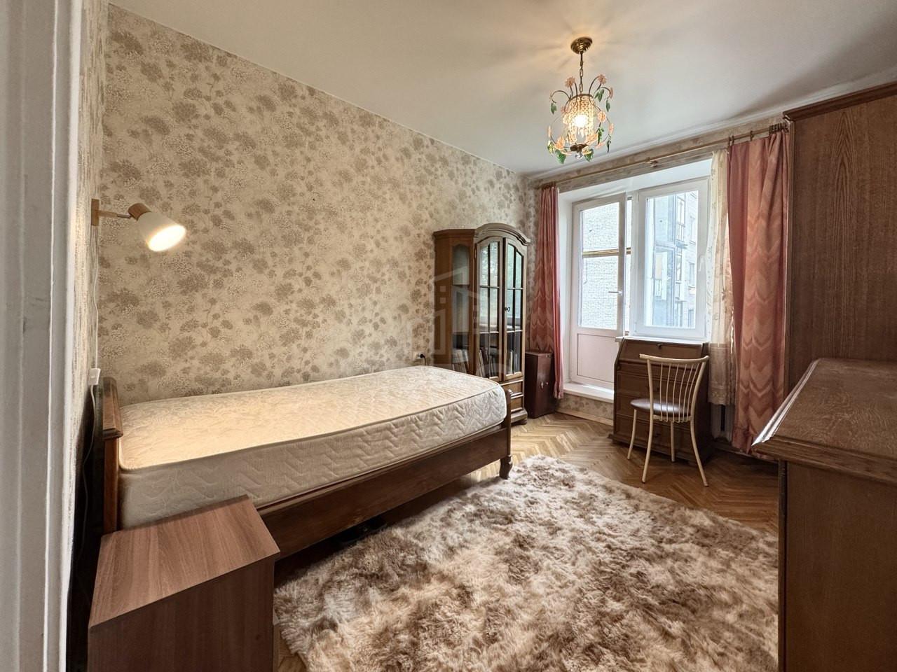 трехкомнатная квартира в Санкт-Петербурге по адресу: Тореза проспект, 90