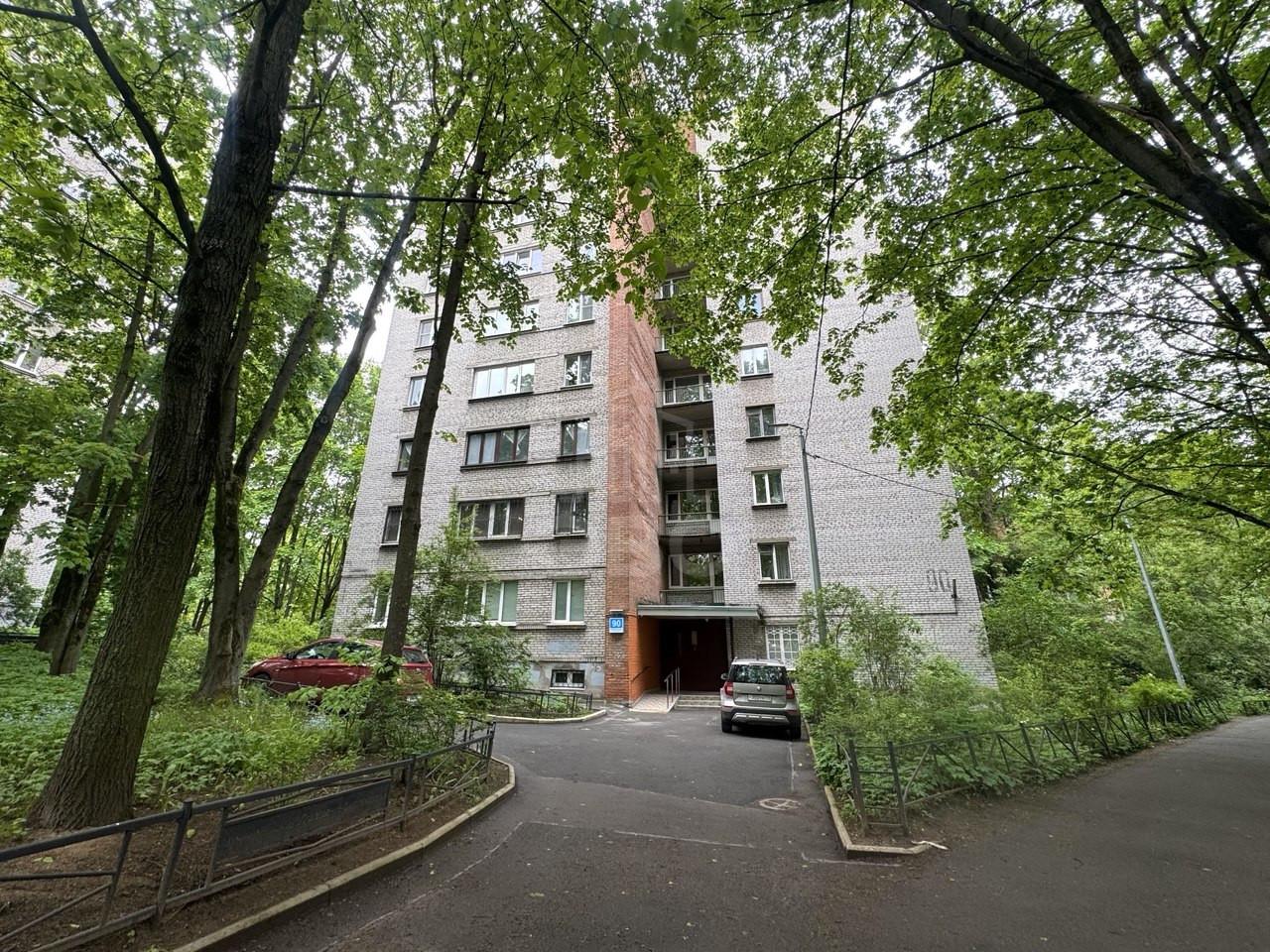 трехкомнатная квартира в Санкт-Петербурге по адресу: Тореза проспект, 90