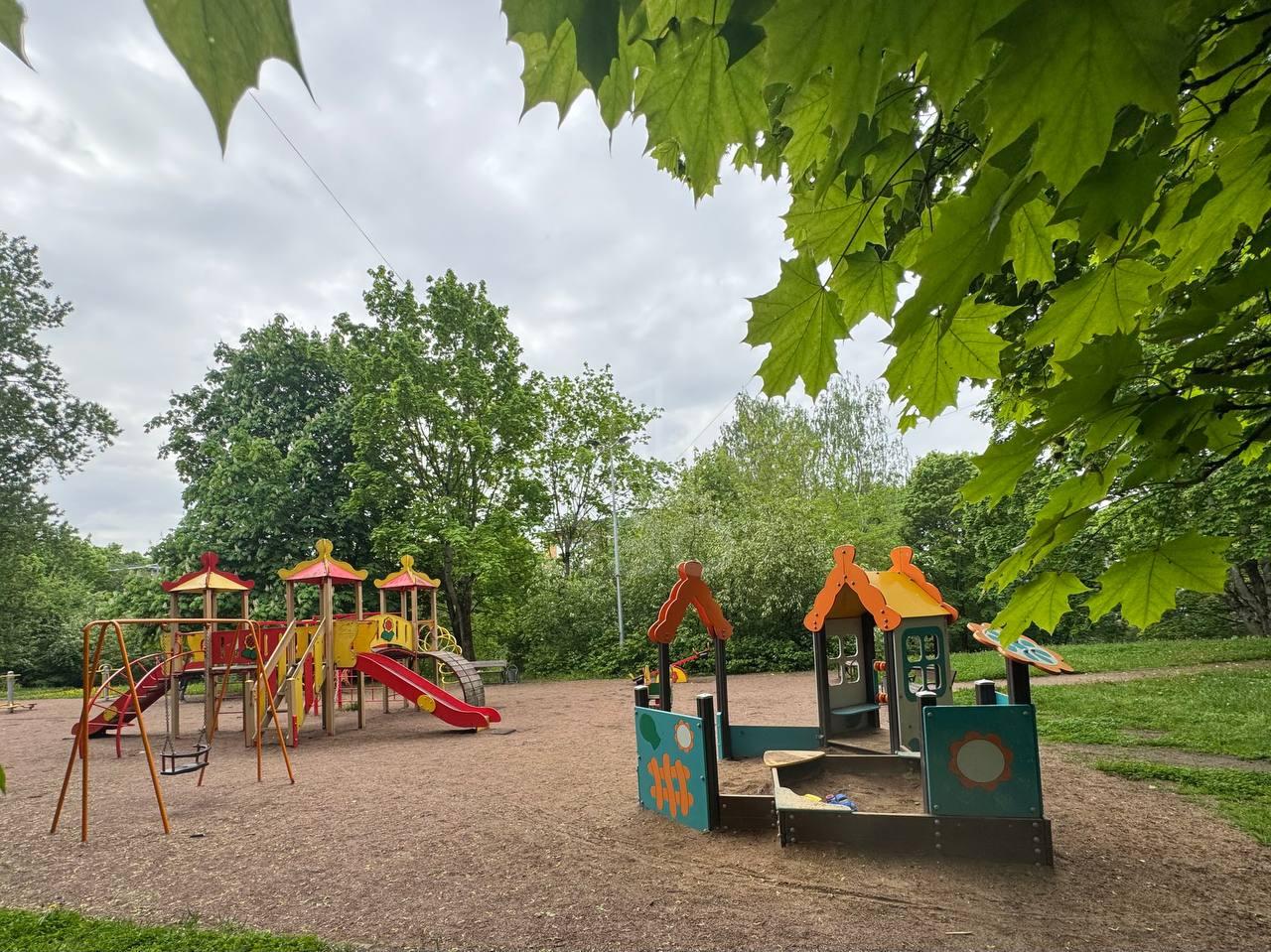 трехкомнатная квартира в Санкт-Петербурге по адресу: Тореза проспект, 90