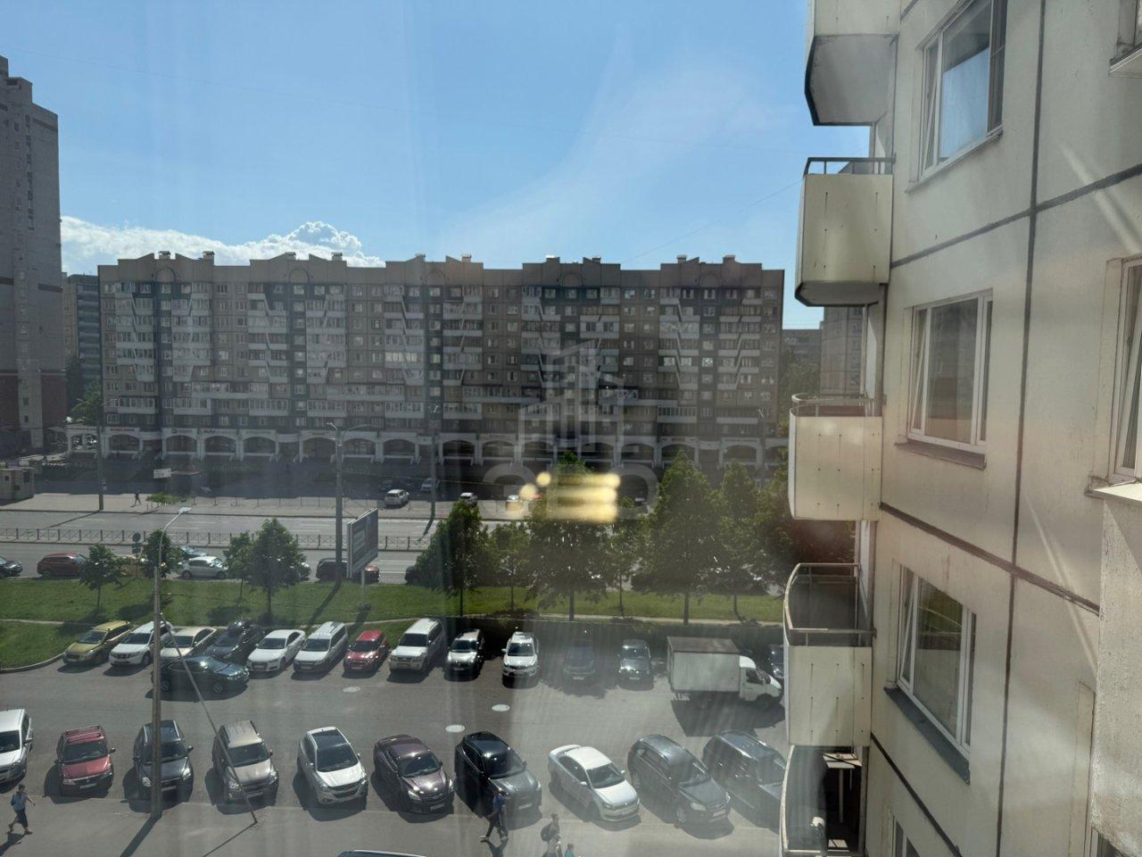 трехкомнатная квартира в Санкт-Петербурге по адресу: Комендантский проспект, 13