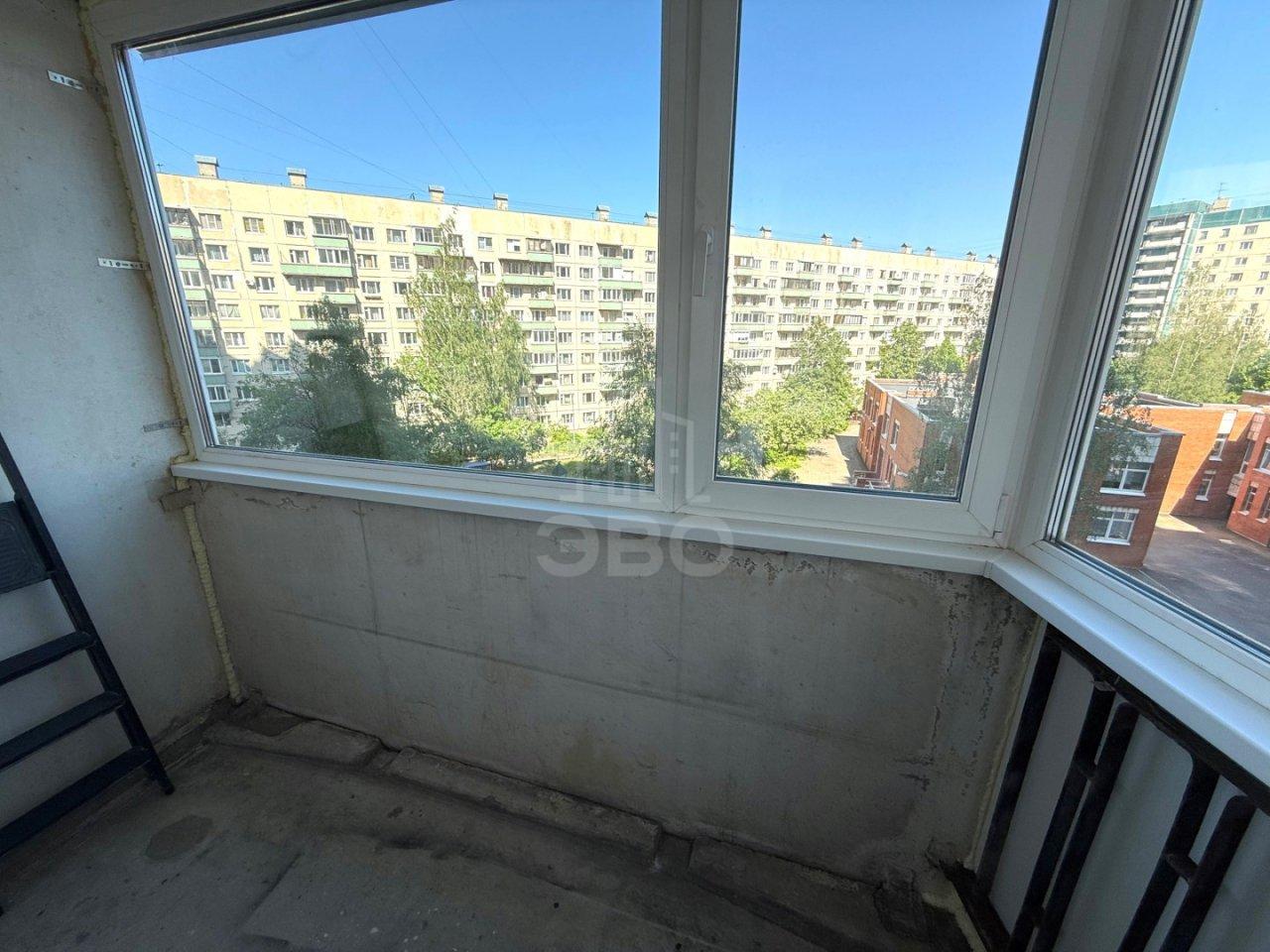 трехкомнатная квартира в Санкт-Петербурге по адресу: Комендантский проспект, 13