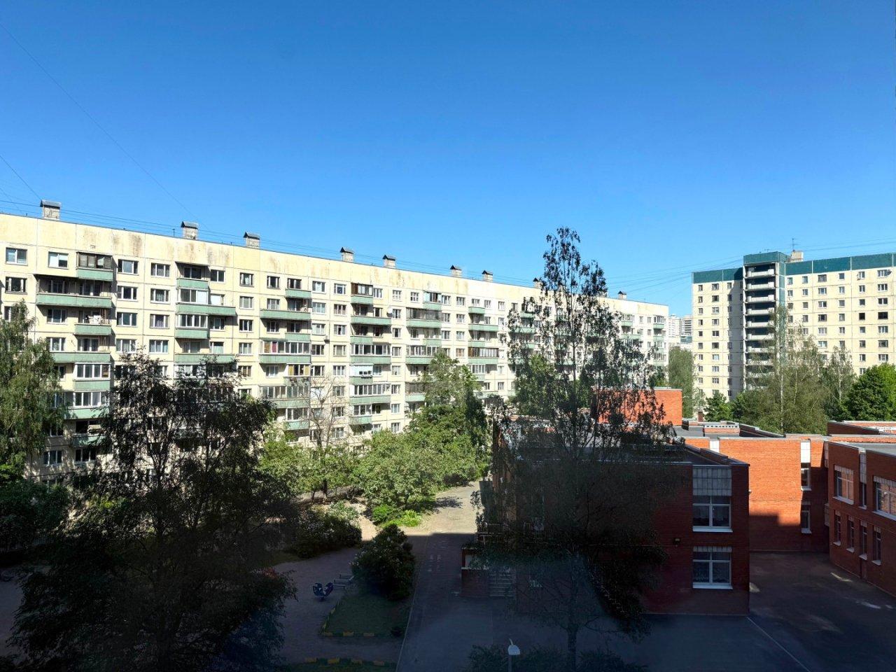 трехкомнатная квартира в Санкт-Петербурге по адресу: Комендантский проспект, 13