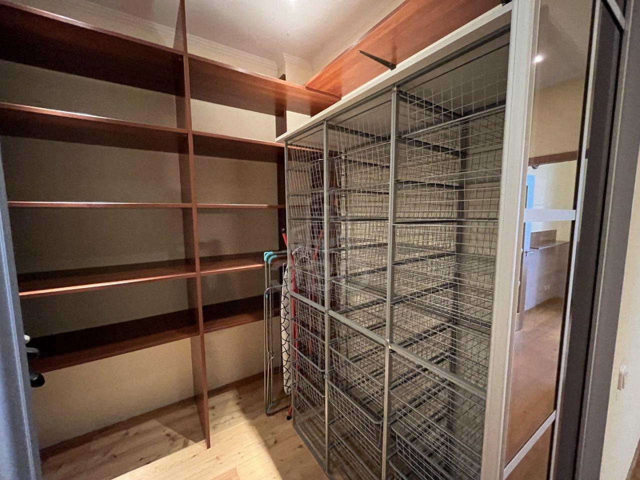 трехкомнатная квартира в Санкт-Петербурге по адресу: Свеаборгская ул., 12