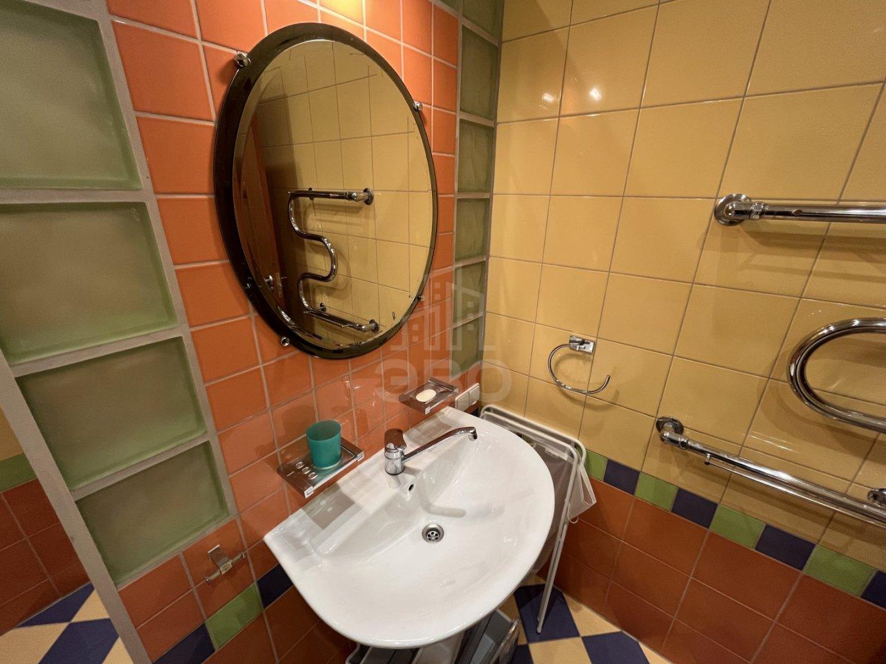 трехкомнатная квартира в Санкт-Петербурге по адресу: Свеаборгская ул., 12