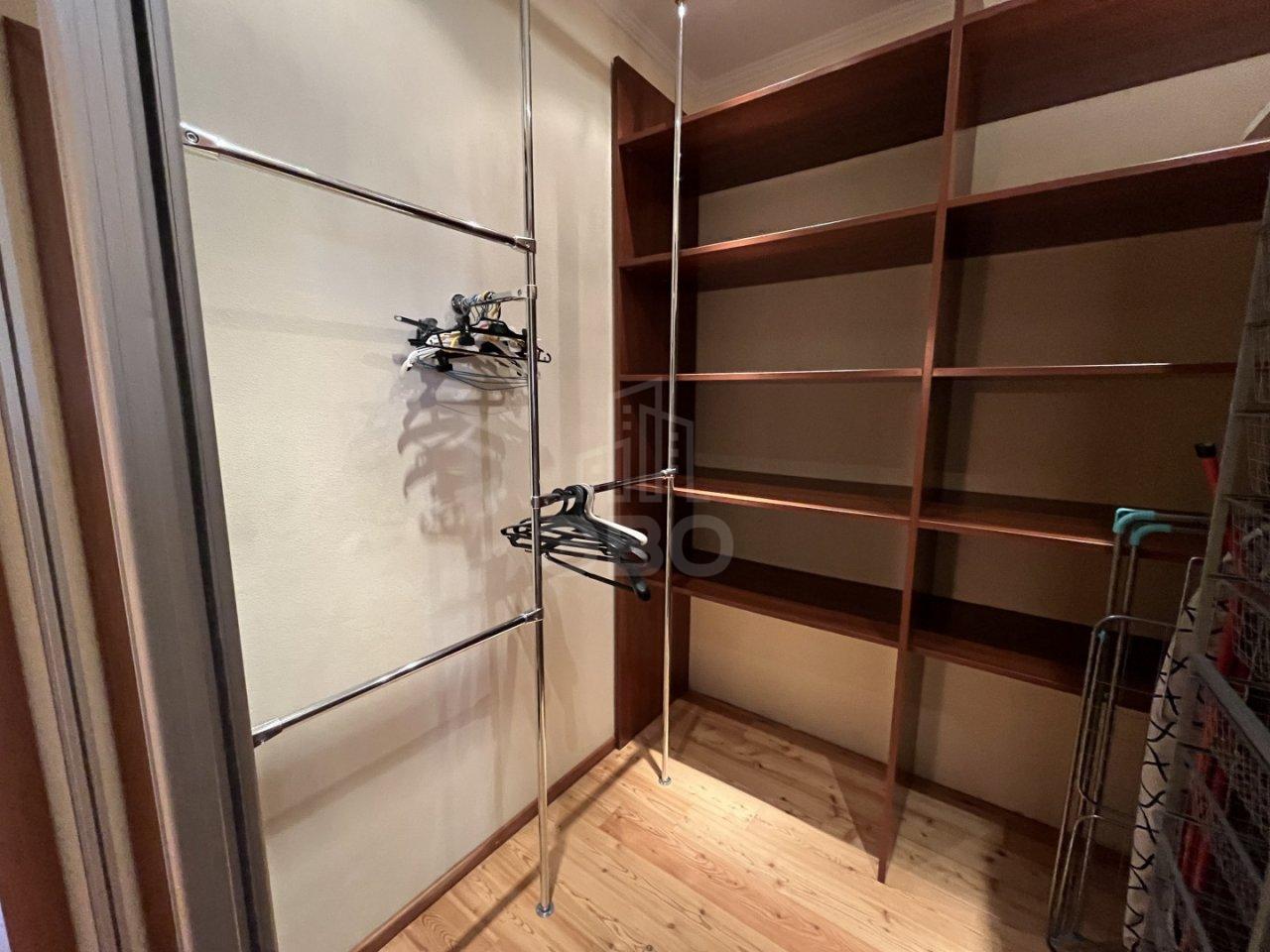 трехкомнатная квартира в Санкт-Петербурге по адресу: Свеаборгская ул., 12