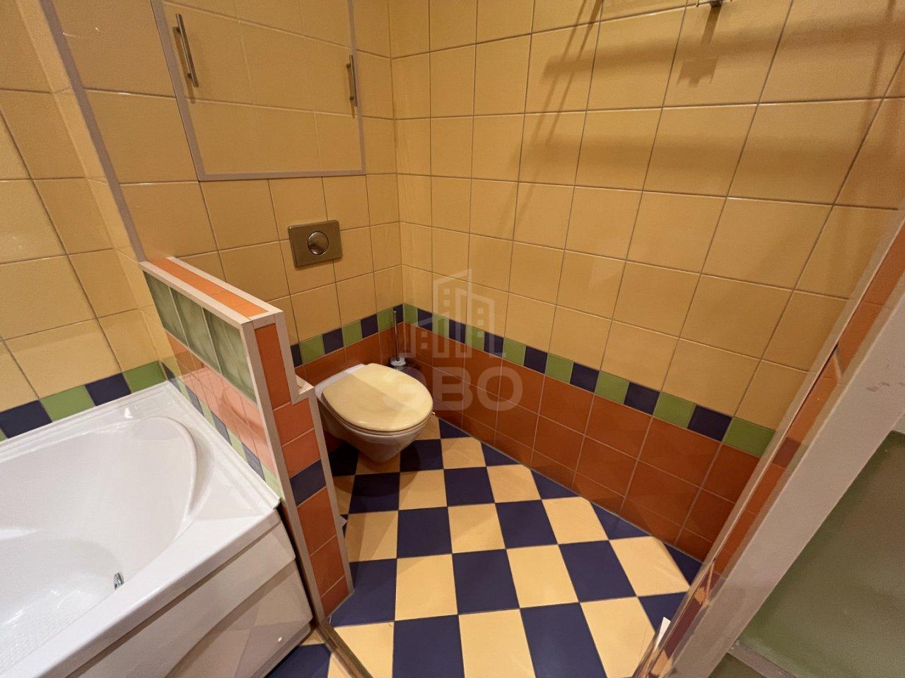 трехкомнатная квартира в Санкт-Петербурге по адресу: Свеаборгская ул., 12