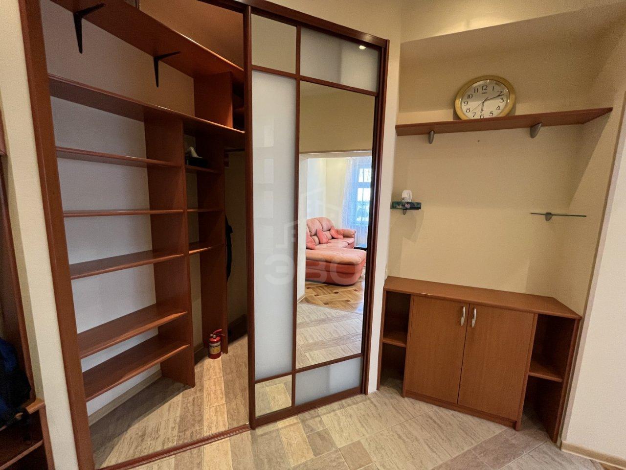 трехкомнатная квартира в Санкт-Петербурге по адресу: Свеаборгская ул., 12