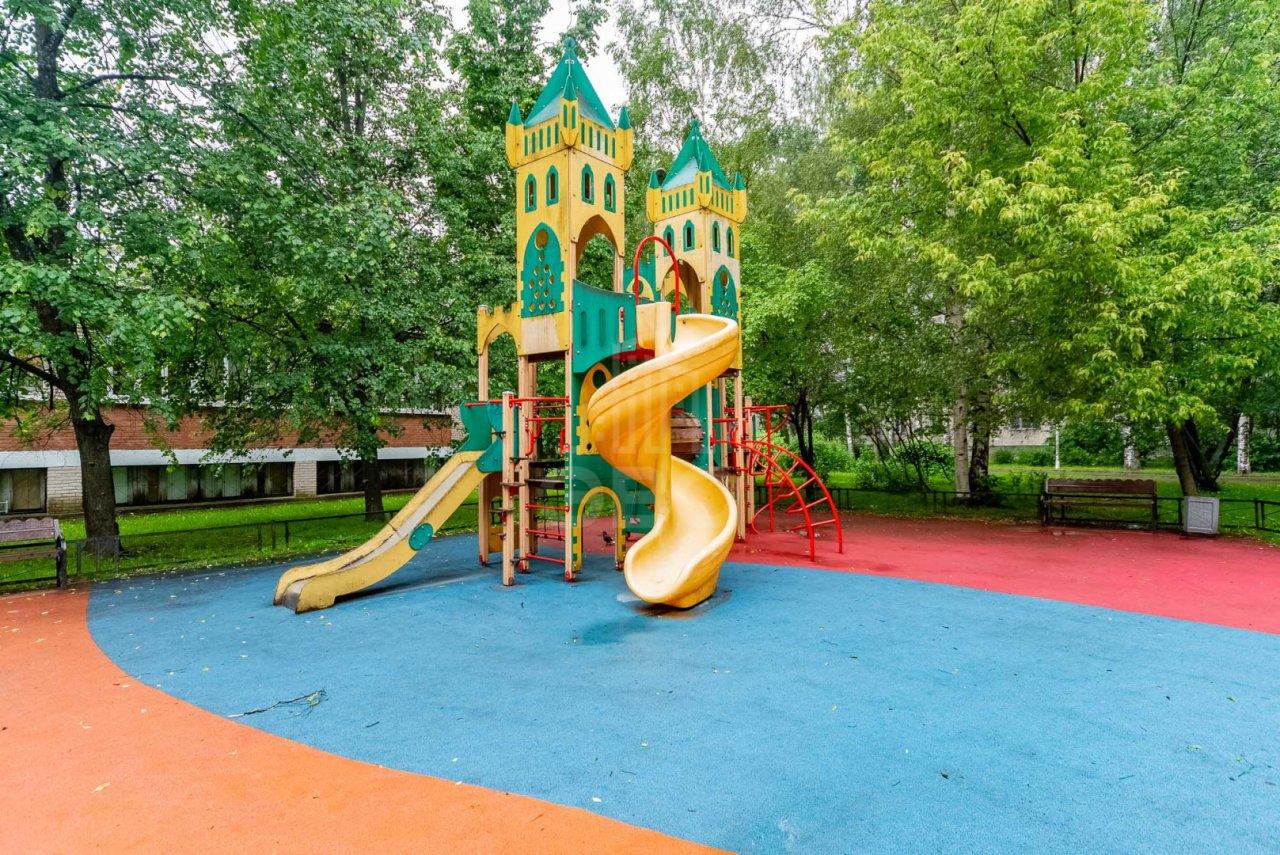 трехкомнатная квартира в Санкт-Петербурге по адресу: Испытателей проспект, 20