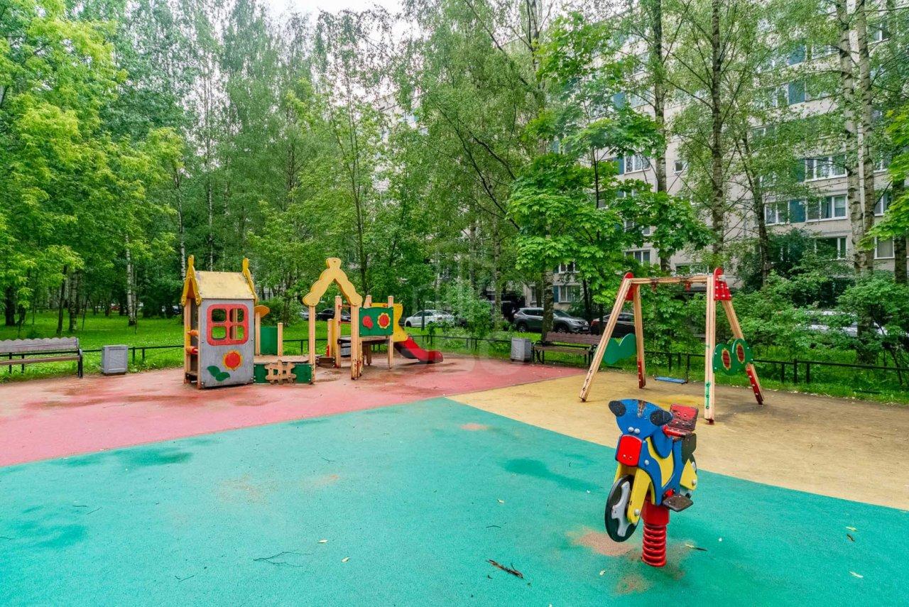 трехкомнатная квартира в Санкт-Петербурге по адресу: Испытателей проспект, 20