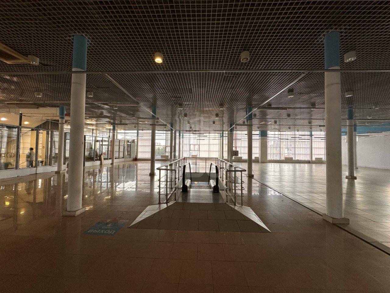 коммерция в Санкт-Петербурге по адресу: Культуры проспект, 20