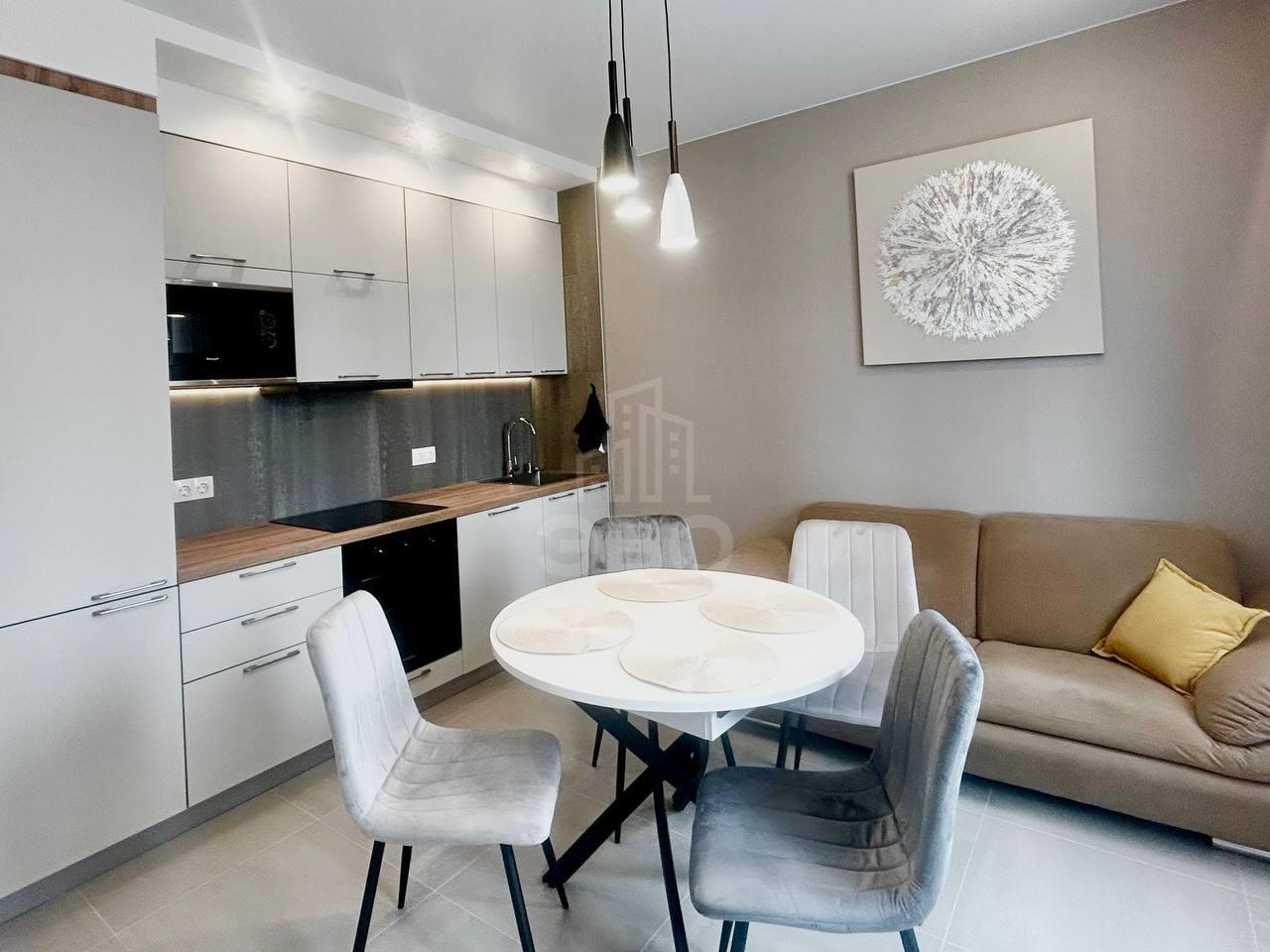 трехкомнатная квартира в Санкт-Петербурге по адресу: Маршала Блюхера проспект, 3, к 2