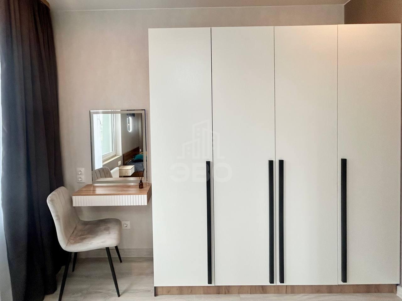 трехкомнатная квартира в Санкт-Петербурге по адресу: Маршала Блюхера проспект, 3, к 2