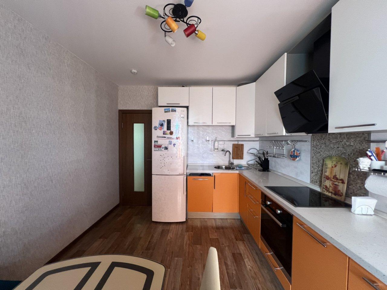 трехкомнатная квартира в Санкт-Петербурге по адресу: Даниила Хармса ул., 8