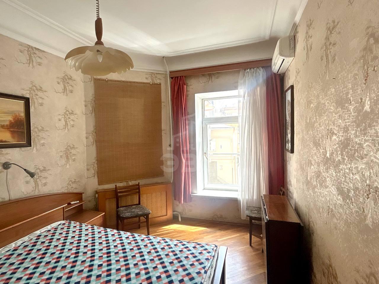 трехкомнатная квартира в Санкт-Петербурге по адресу: Невский проспект, 153