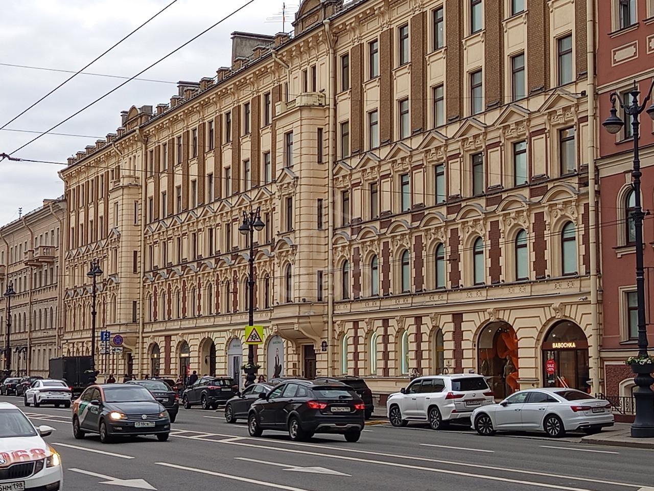 трехкомнатная квартира в Санкт-Петербурге по адресу: Невский проспект, 153