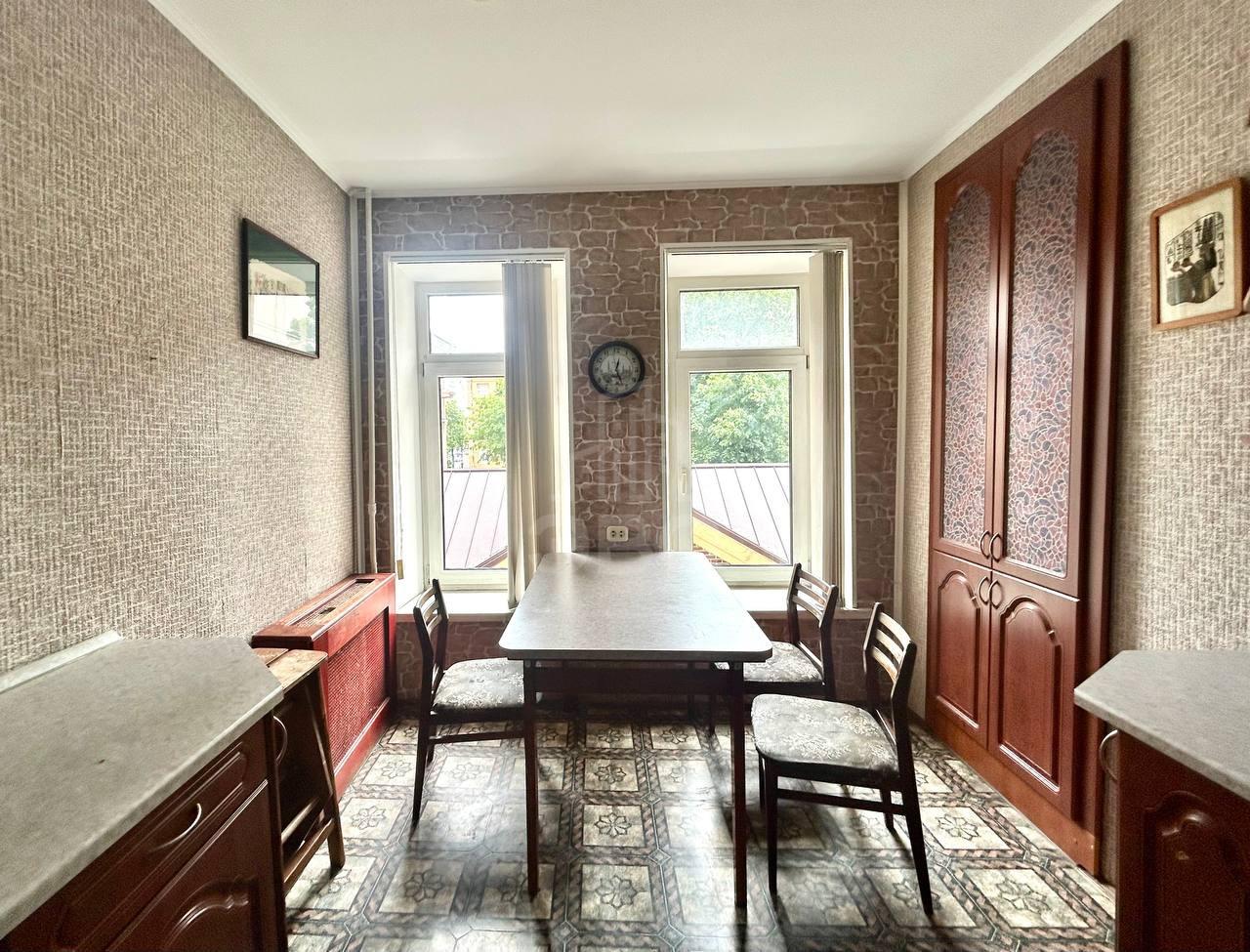 трехкомнатная квартира в Санкт-Петербурге по адресу: Невский проспект, 153