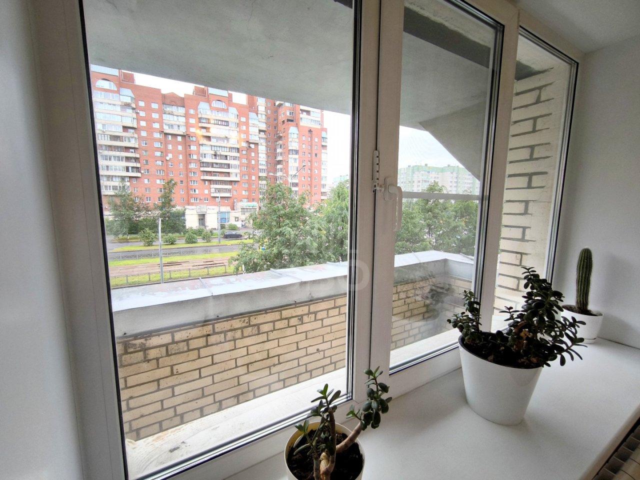 трехкомнатная квартира в Санкт-Петербурге по адресу: Савушкина ул., 118