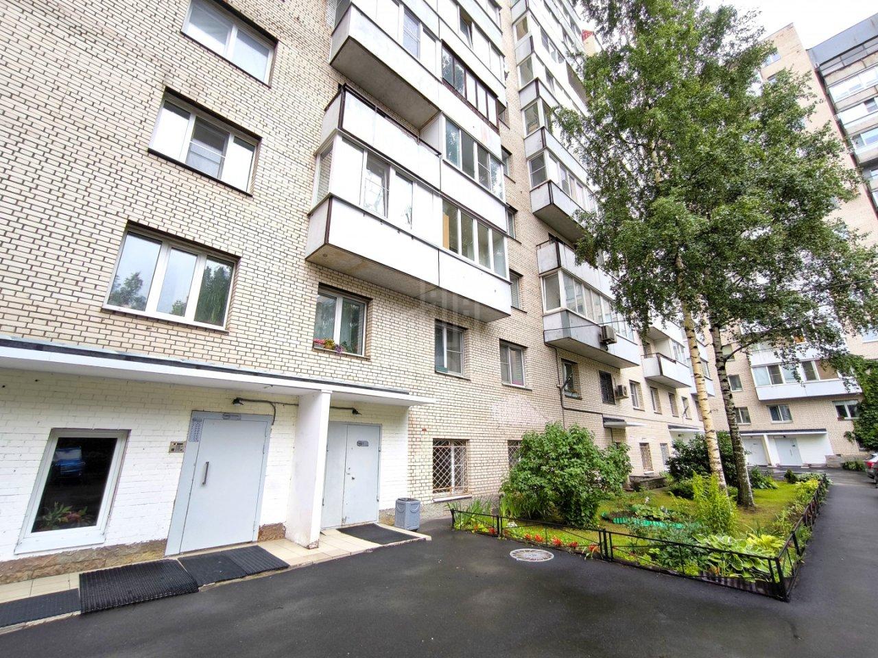 трехкомнатная квартира в Санкт-Петербурге по адресу: Савушкина ул., 118