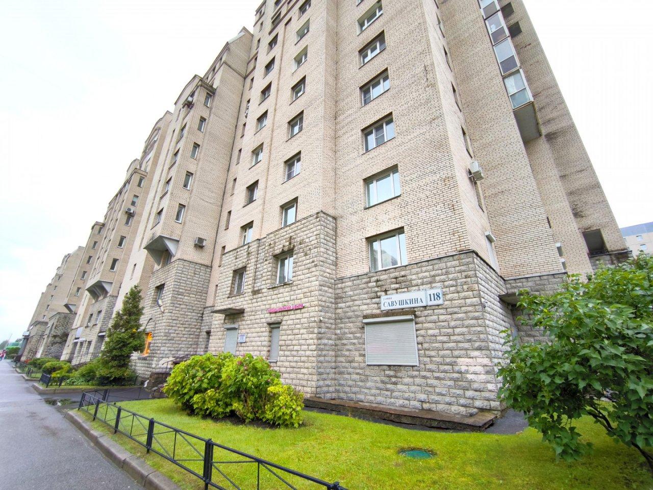 трехкомнатная квартира в Санкт-Петербурге по адресу: Савушкина ул., 118