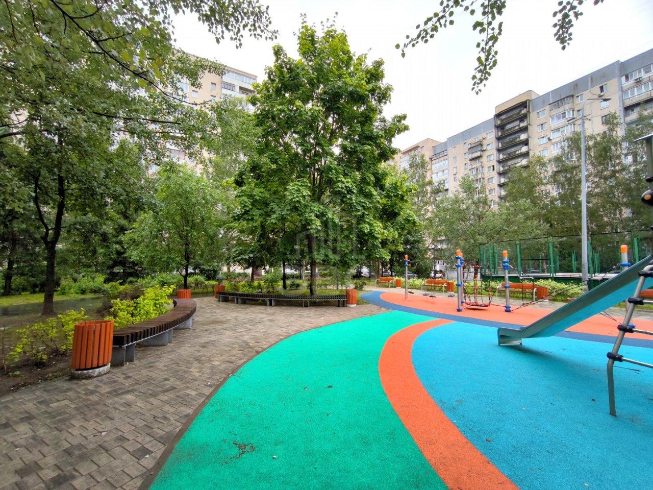 трехкомнатная квартира в Санкт-Петербурге по адресу: Савушкина ул., 118