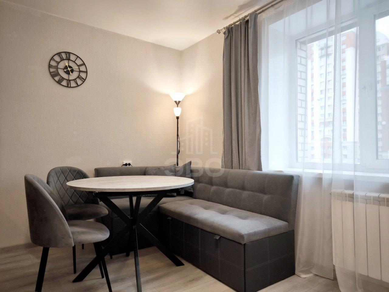 трехкомнатная квартира в Санкт-Петербурге по адресу: Савушкина ул., 118